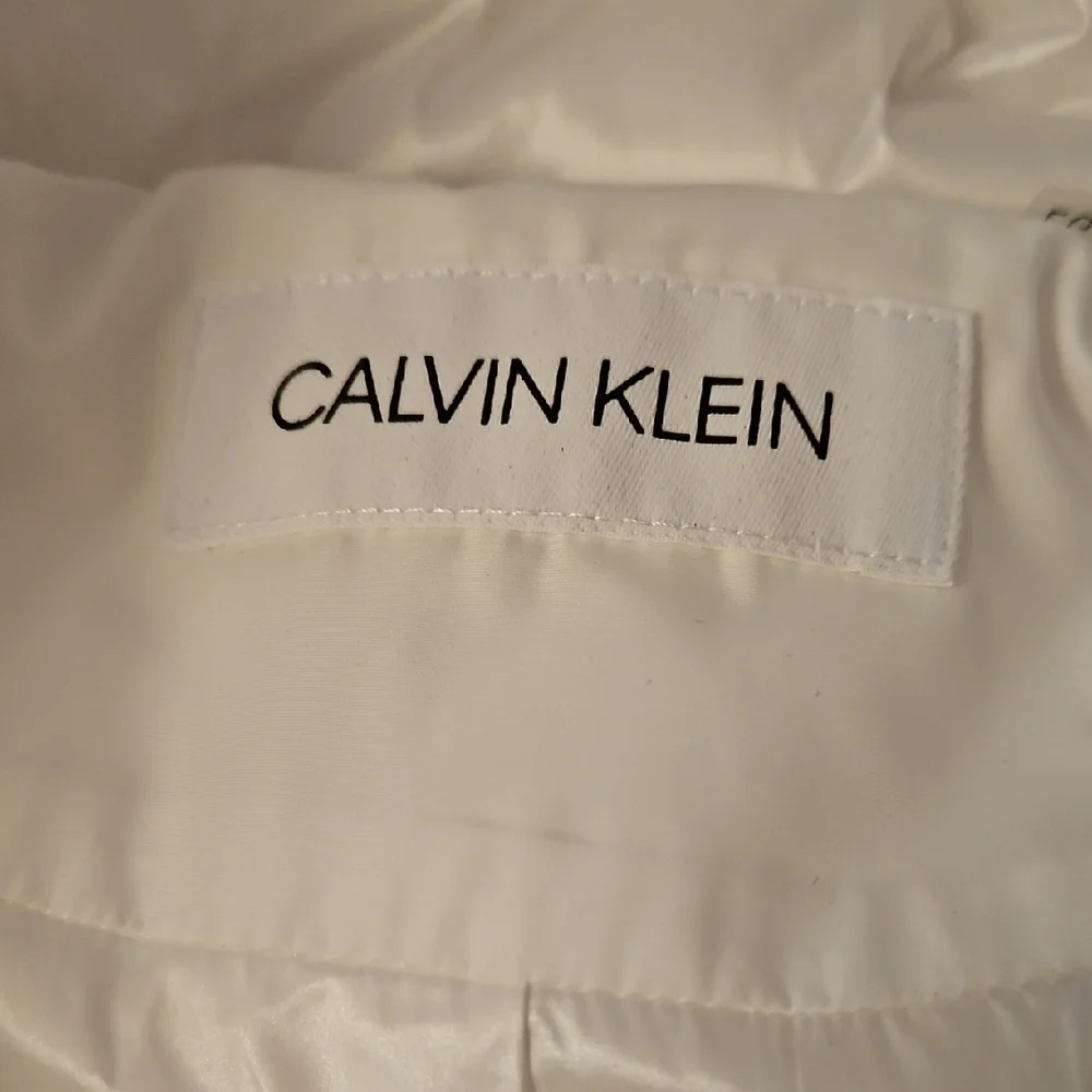 Calvin Klein Women's Ivory Puffer Jacket with Faux Fur - Picture 2 of 4